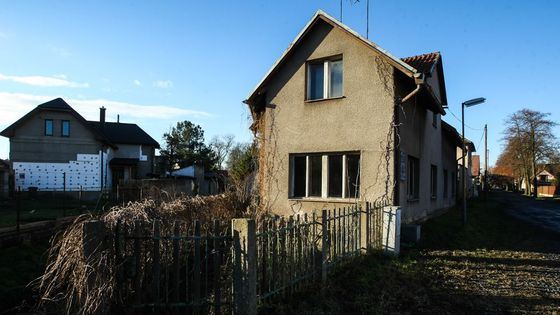 Fotky: Žil tu Jan Palach, teď bude v ruině cukrárna