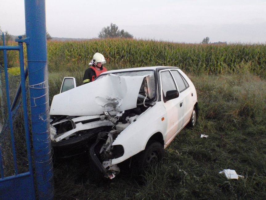 Sloupek přesekl motor vejpůl