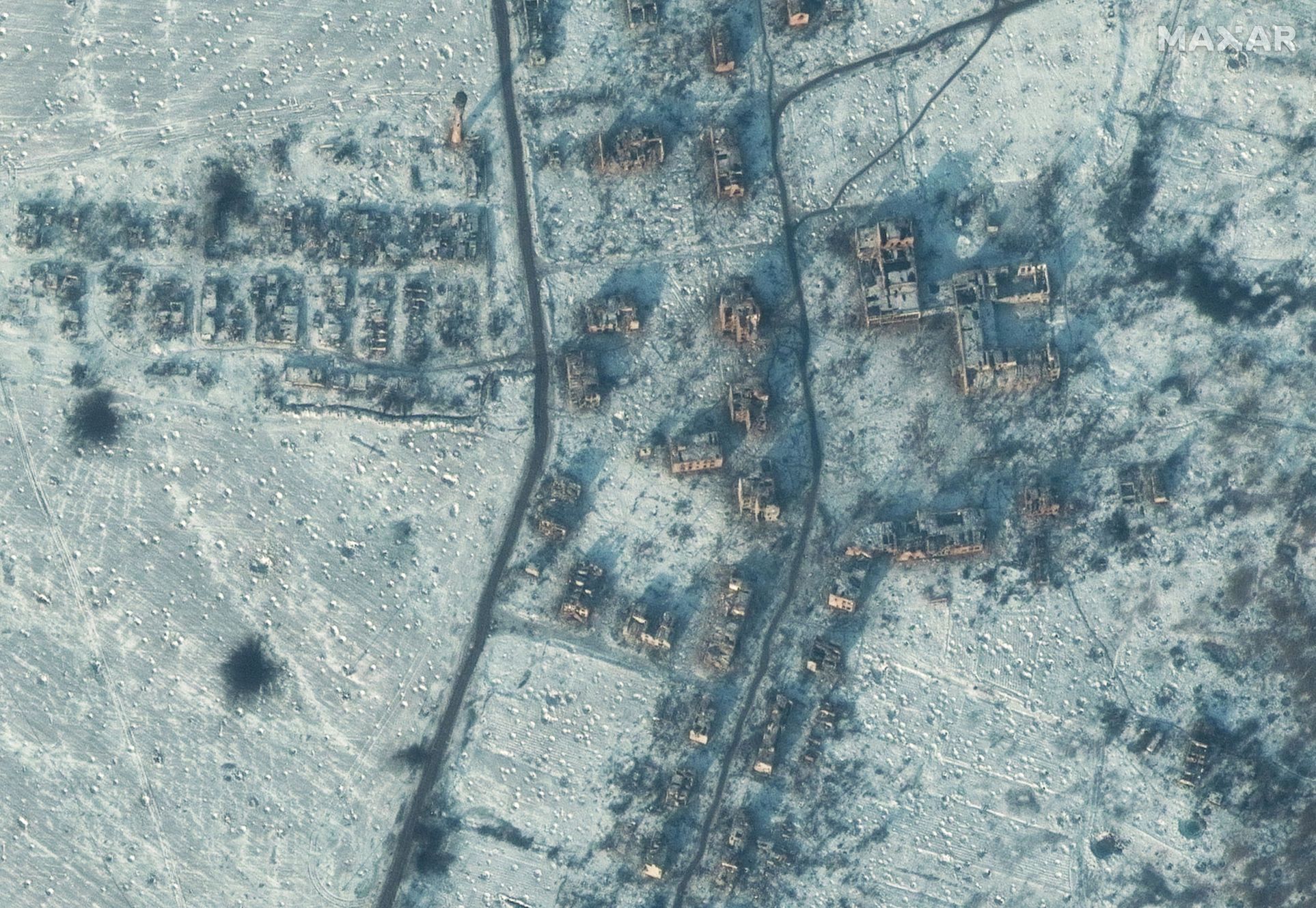 Satelitní fotografie zničených budov ve městě Soledar, o které se nyní vedou těžké boje.