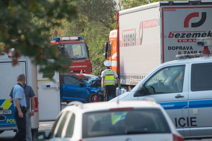 Nehodu kamionu a auta u Doks nepřežili tři lidé.