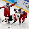 Joel Vermin a Vladimír Sobotka v zápase Česko - Švýcarsko na ZOH 2022 v Pekingu