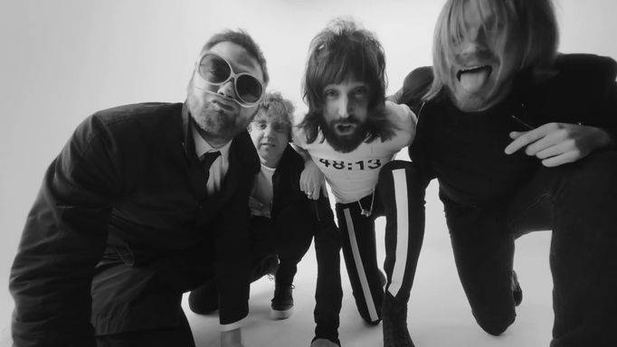 Kasabian.