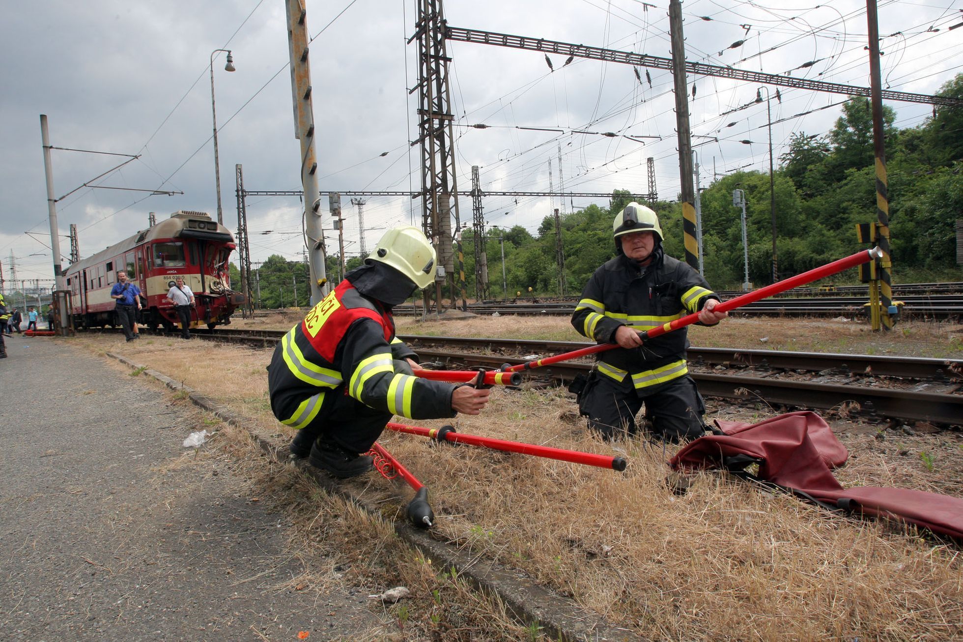 Cvičení hasičů při havárii vlaku