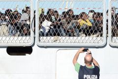 Francie vrátila do Itálie 200 migrantů. Obeplavali hranici a snažili se utéct do západní Evropy