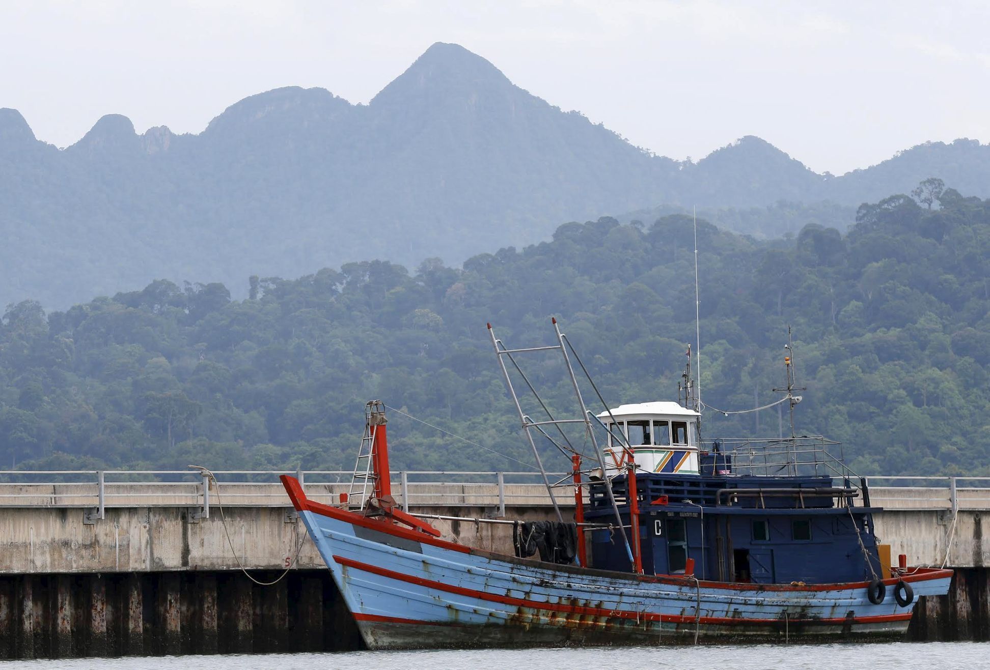 Rybářská loď, na které barmští uprchlívi strávili tři měsíce.
