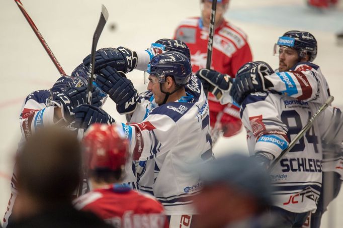 33. kolo hokejové Tipsport extraligy, Vítkovice - Třinec: Vítkovičtí hokejisté se radují ze vstřeleného gólu.