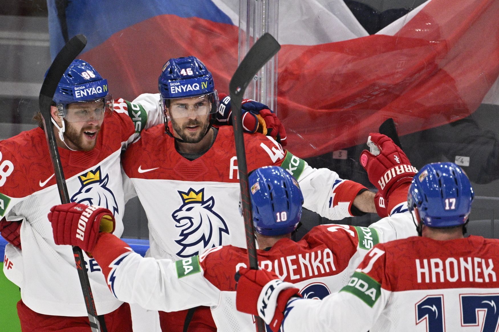 Čeští hokejisté slaví gól na 1:0 v semifinále MS 2022 Česko - Kanada