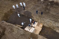 V New Yorku se plní hromadné hroby na ostrově Hart, ve městě je 160 tisíc nakažených