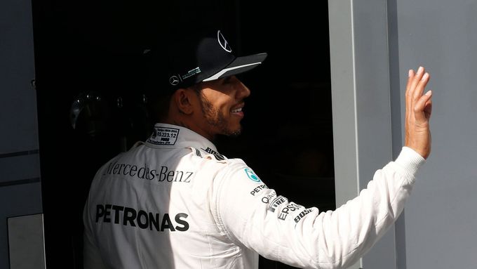 Lewis Hamilton nechce zůstat ve stínu, naopak plánuje útok na třetí titul mistra světa formule 1 po sobě.
