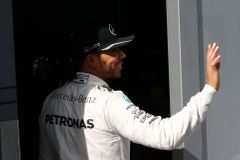 Hamilton vyhrál kvalifikaci v rekordu bahrajnského okruhu
