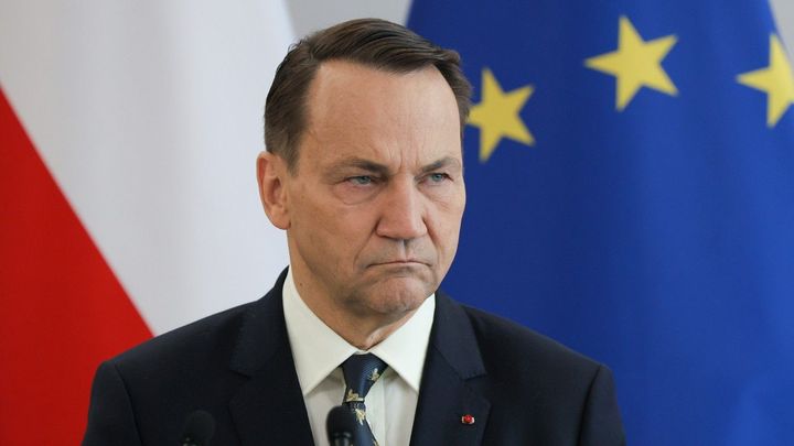 „Špatná válka je pro Putina lepší než špatný mír." Jestřáb Sikorski vysvětlil proč