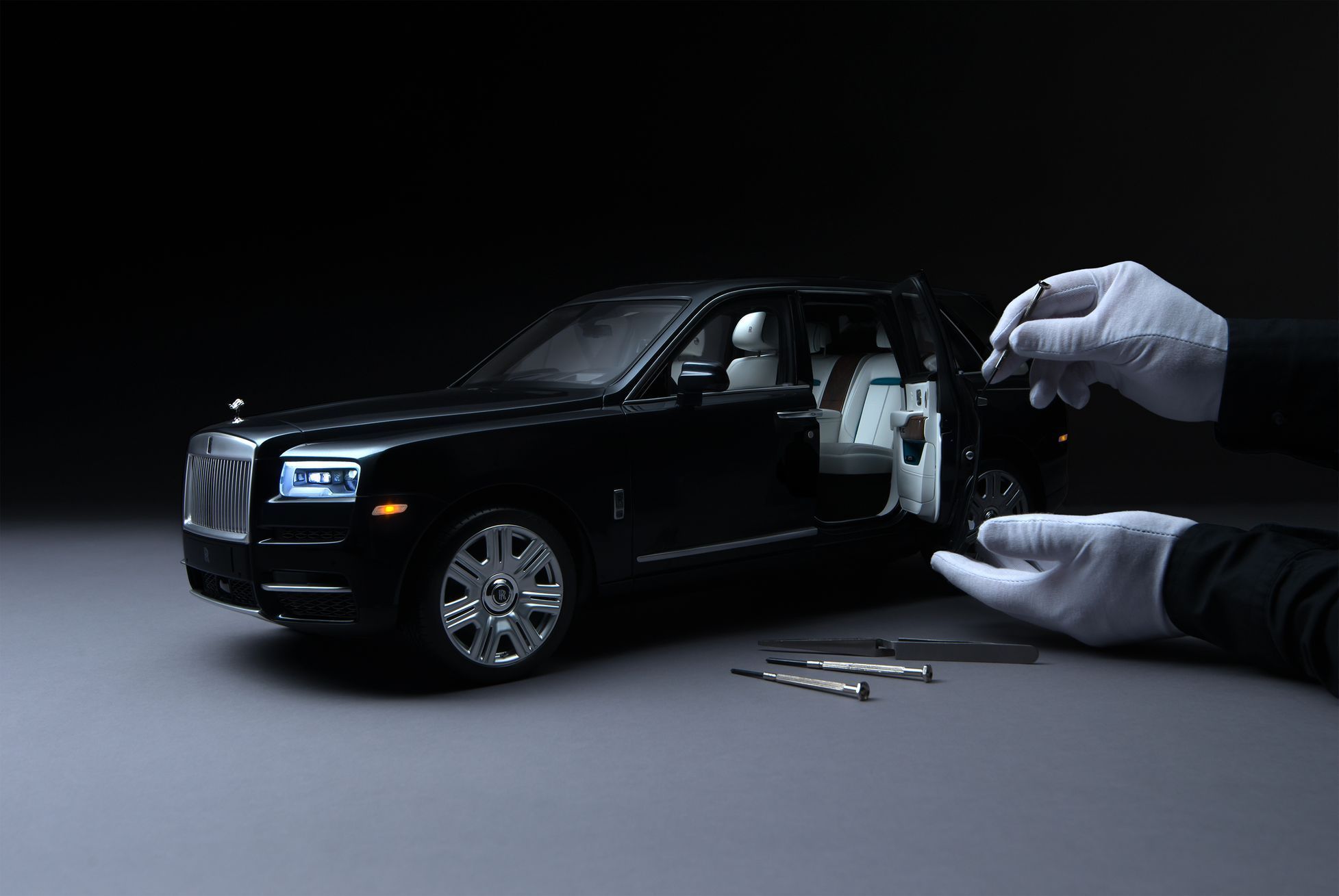 Rolls-Royce Cullinan 1:8 model