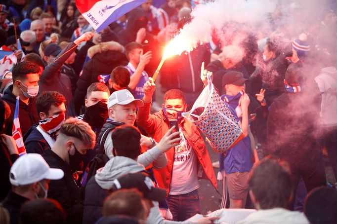 Fanoušci Glasgow Rangers slaví zisk 55. titulu ve skotské lize.