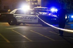Muž zastřelil v kině dva lidi, poté obrátil zbraň proti sobě