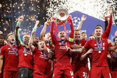 Červená noc. Liverpool porazil Tottenham 2:0 a pošesté vyhrál Ligu mistrů