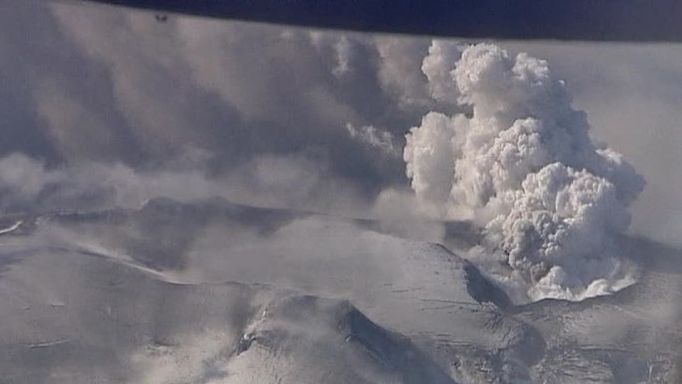 Sopka Eyjafjallajökull vychrlila další vulkanický mrak