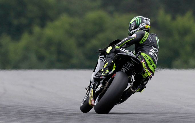 Britský motocyklista MotoGP Cal Crutchlow během tréninku Velké ceny České republiky 2012 v Brně.