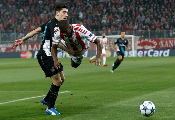 Arsenal's Hector Bellerin in action against Olympiakos' Seba REUTERS/Alkis Konstantinidis