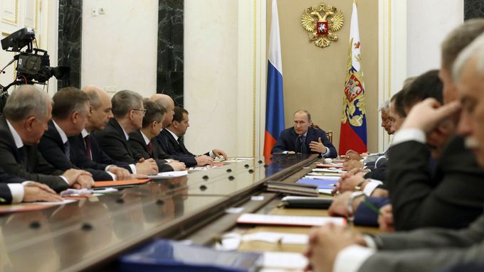 Vladimir Putin na dnešním zasedání Bezpečnostní rady.