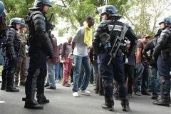 Francie uklidňuje protesty v Karibiku, slibuje peníze