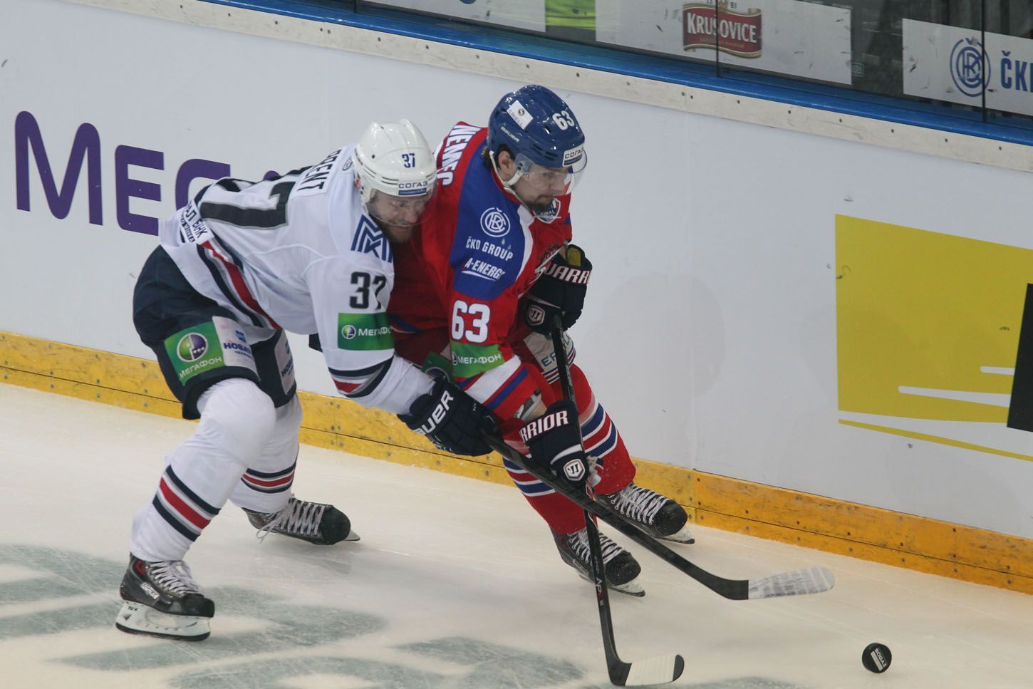 Lev Praha vs. Magnitogorsk, čtvrté finále KHL v O2 aréně (Němec, Brent)