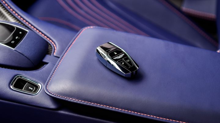 Klíčová záležitost: Čím se otevírají a startují nejexkluzivnější auta světa?; Zdroj foto: Aston Martin
