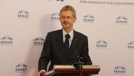 Živě: Brífink předsedy Senátu Miloše Vystrčila. Je prezident schopný vykonávat úřad?