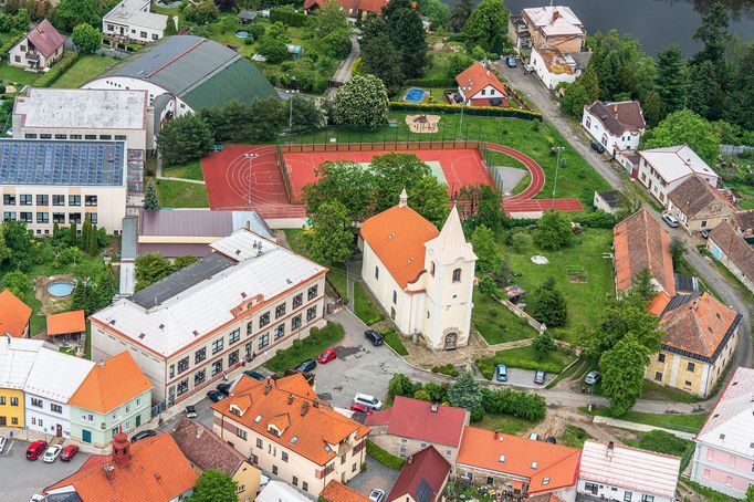 Labe z výšky: letecké fotografie od Mělníka po Pradubice