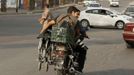 Wheelchair-bound Palestinian freelance photographer Moamen Qreiqea holds his wheelchair as he rides on a motorcycle on a street in Gaza City October 1, 2012. Qreiqea, 25, lost both his legs in an Israeli air strike in 2008 while taking pictures east of Gaza. The father of two is determined to continue his career despite his disability. REUTERS/Suhaib Salem (GAZA - Tags: SOCIETY MEDIA) Published: Říj. 1, 2012, 3:39 odp.