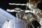 Ruská raketa minula ISS. Rotuje a letí od stanice