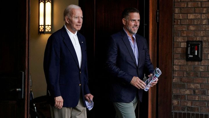 Bidenův syn Hunter čelí jedné kauze za druhou. Republikáni vytáhli i jeho nahé fotky