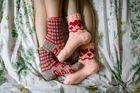 Naše ponožky hřejí hned dvakrát, říká Broňa Hilliová o projektu Ponožky od babičky
