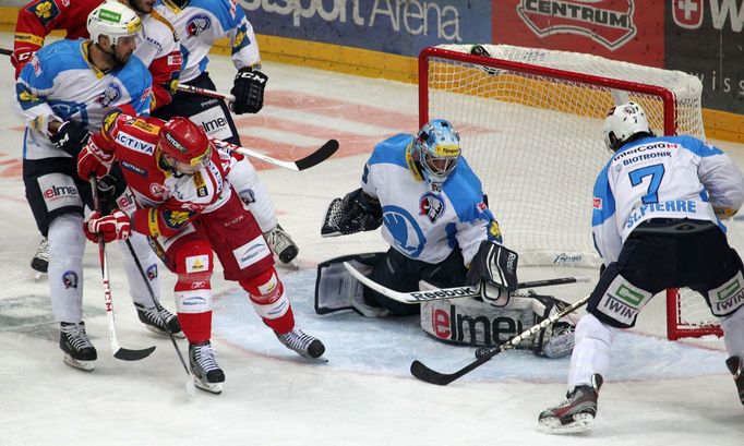 Hokej, extraliga: Slavia - Plzeň: Marek Mazanec a Nicolas St. Pierre (7)