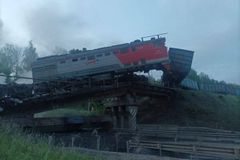 V Rusku se v noci po explozi zřítily dva mosty, zraněných je přes 70 lidí