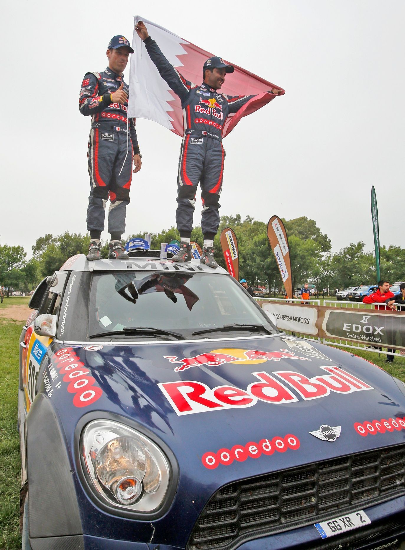 Rallye Dakar 2015: Násir Al Attíja (vpravo) a Matthieu Baumel, Mini