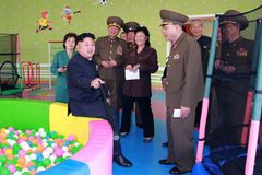 Nechtěná komika aneb proč Západ miluje fotky s Kim Čong-unem