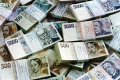 Podcasterovi se fanoušci složili na pražský činžák. Sto milionů vybral za dva dny