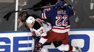 Střet Boyla s Ponikarovskym v zápase NY Rangers - New Jersey Devils