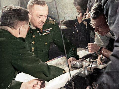 "Posraný generál." Účtování s hrdiny Pražského povstání začalo hned v květnu 1945