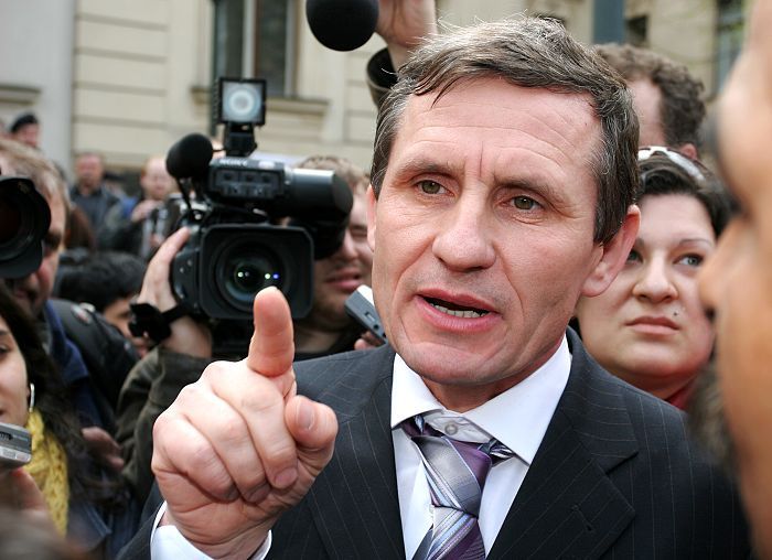 Jiří Čunek mezi demonstranty před Úřadem vlády