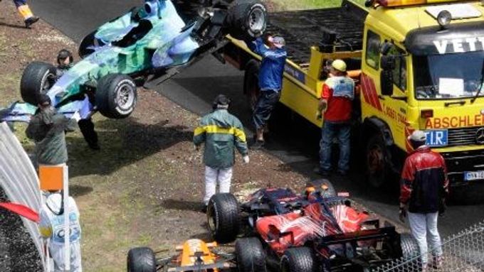 Vrakoviště na Nürburgringu - Velká cena Německa byla hodně dramatická.