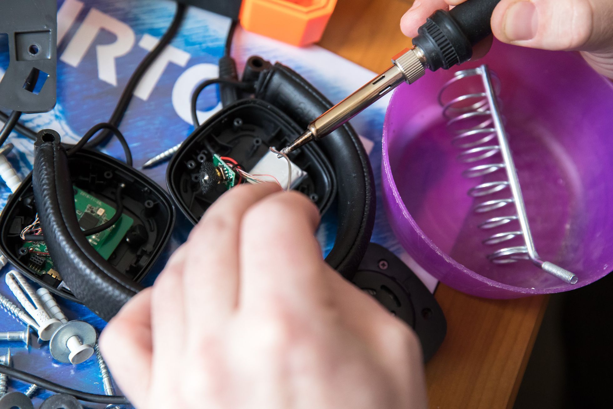 Opravárna Holešovice, obchod s vrácenou nebo opravenou elektronikou, pračky, běžecké pásy, Opravme Česko, zakladatel projektu Jan Charvát, cirkulární ekonomika