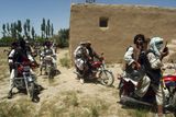 Motorizované jednotky Talibanu.