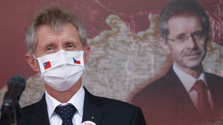 Kdo byl na Tchaj-wanu, nesmí do Číny. Peking trestá Vystrčilovu delegaci