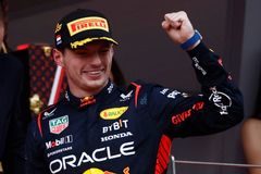 Verstappena nerozhodil ani déšť, pilot Red Bullu v Monaku suverénně vládl