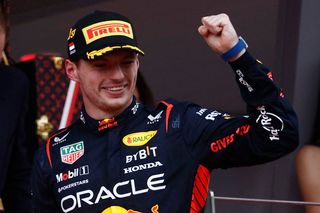 Max Verstappen z Red Bullu slaví triumf ve VC Monaka F1 2023.