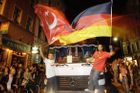 Němci diskutují o zrušení dvojího občanství pro Turky. Měli by být více loajální, ozývá se