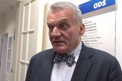 Poslanec a bývalý primátor Prahy Svoboda je v nemocnici, zkolaboval ve sněmovně