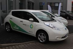 Elektromobily Nissan Leaf se v Praze zapojí do Uber taxi