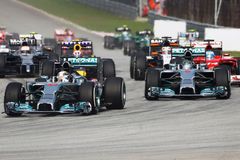 F1 ŽIVĚ: Závod v Malajsii vyhrál Hamilton v Mercedesu